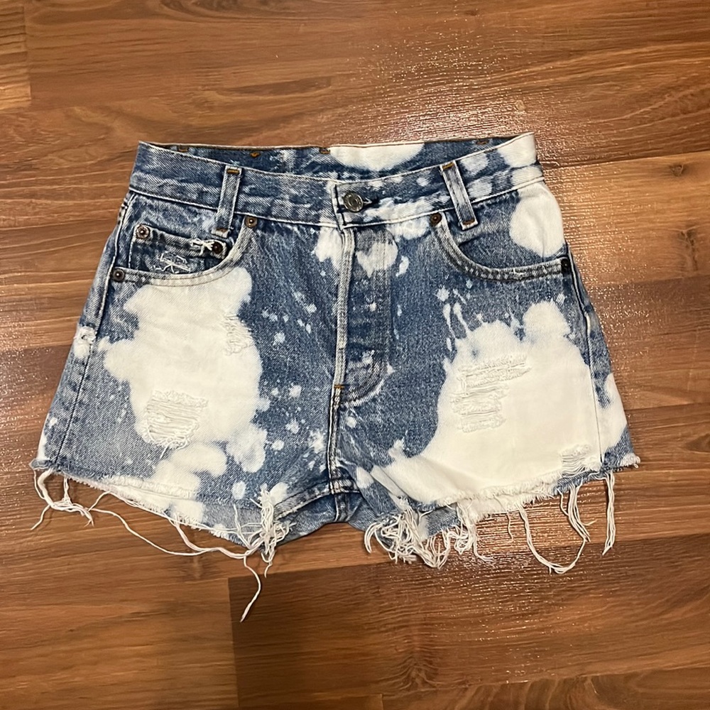 Levi’s bleach dye raw edge high waisted jean shorts